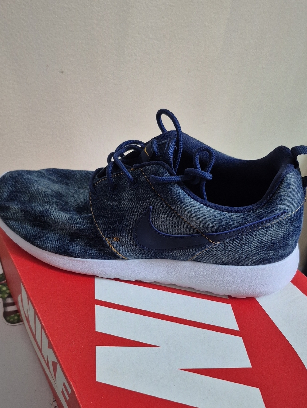 Nike Men's Blue Denim-Style Low Top Sneaker